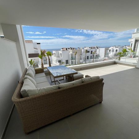 Modern 2 Beds Apartment In Alcaidesa Luaran gambar