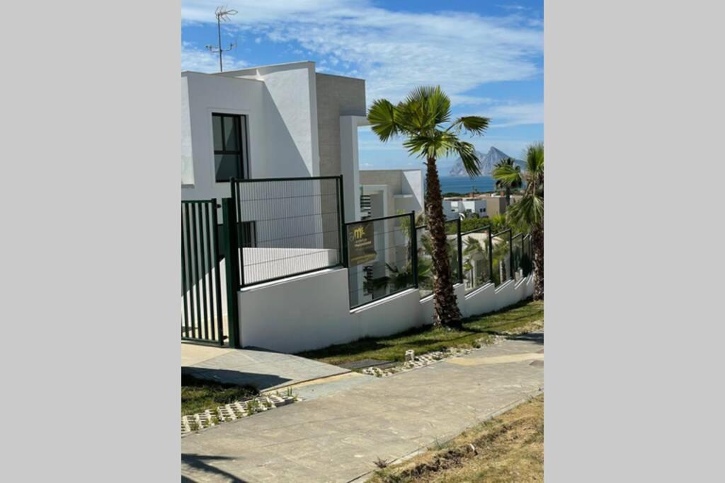 Modern 2 Beds Apartment In Alcaidesa Luaran gambar
