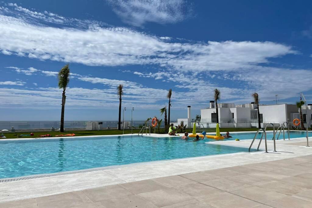 Modern 2 Beds Apartment In Alcaidesa Luaran gambar