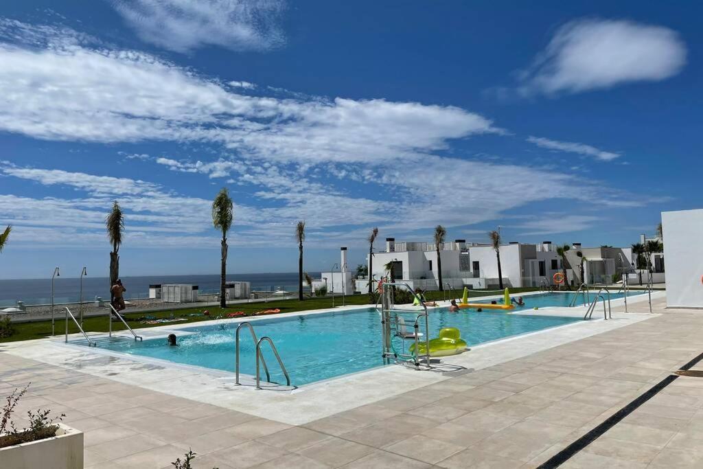 Modern 2 Beds Apartment In Alcaidesa Luaran gambar