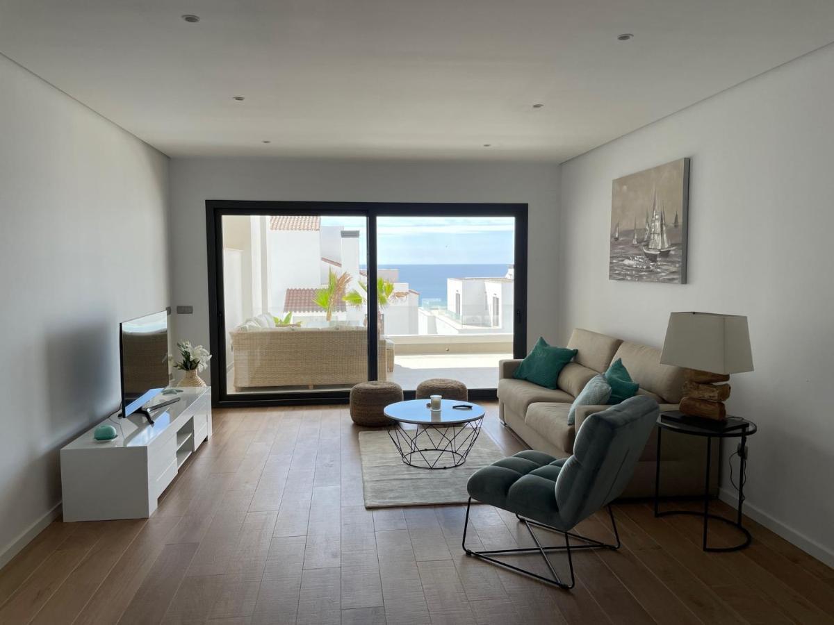 Modern 2 Beds Apartment In Alcaidesa Luaran gambar
